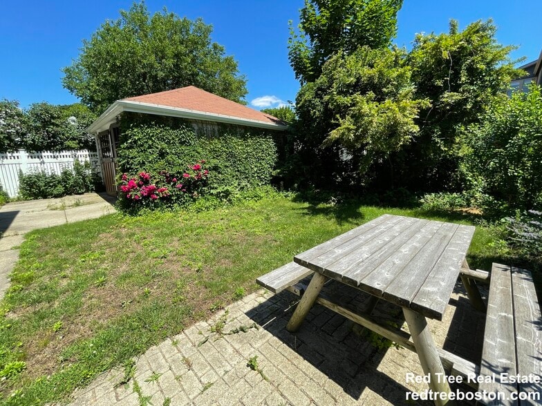 Building Photo - 62 Newport St