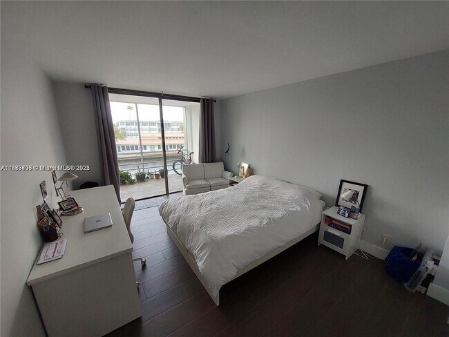 Building Photo - 2741 Taft St