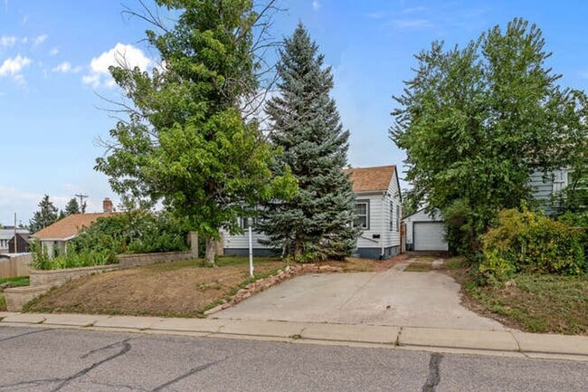 Building Photo - Updated 3-Bedroom, 2-Bath Home in the Hear...