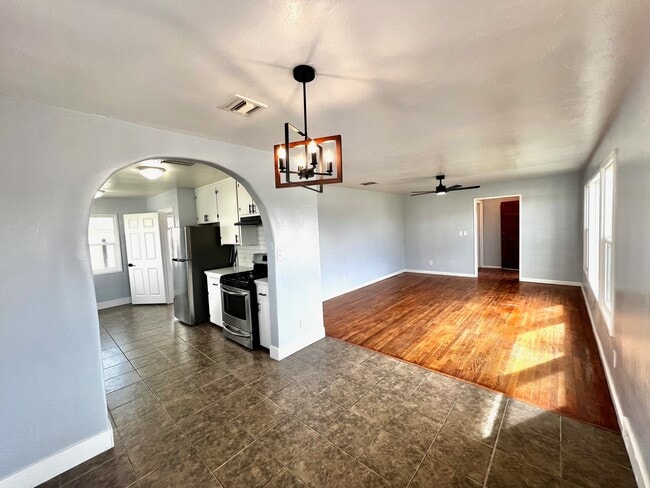 Building Photo - 214 Faber St