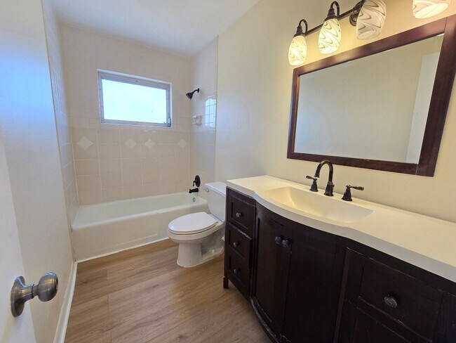 Building Photo - South Sarasota/ Gulf Gate 3 bed/ 1 bath Ho...