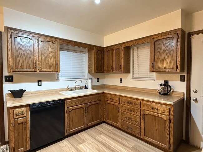 Building Photo - Green House