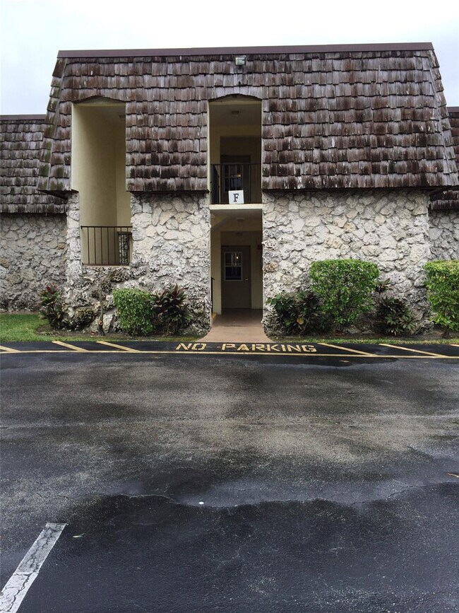 Building Photo - 3111 Oakland Shores Dr