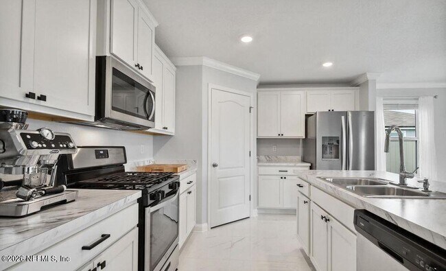 Building Photo - 49 Jarama Cir