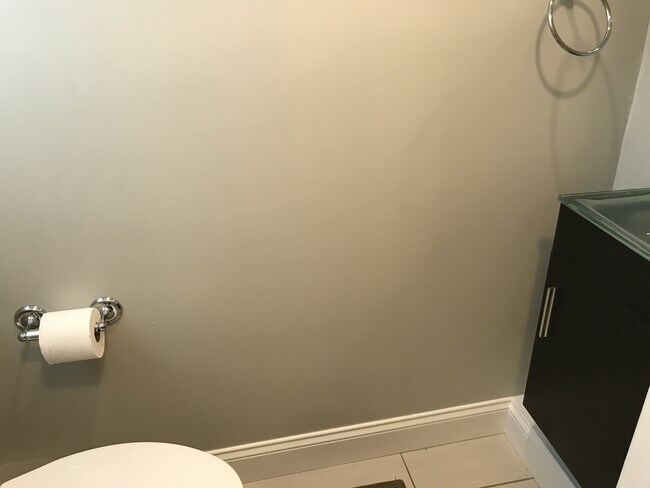 Building Photo - Charming 2 Bedroom/2.5 Bathroom Townhome in Highlandtown, MD!