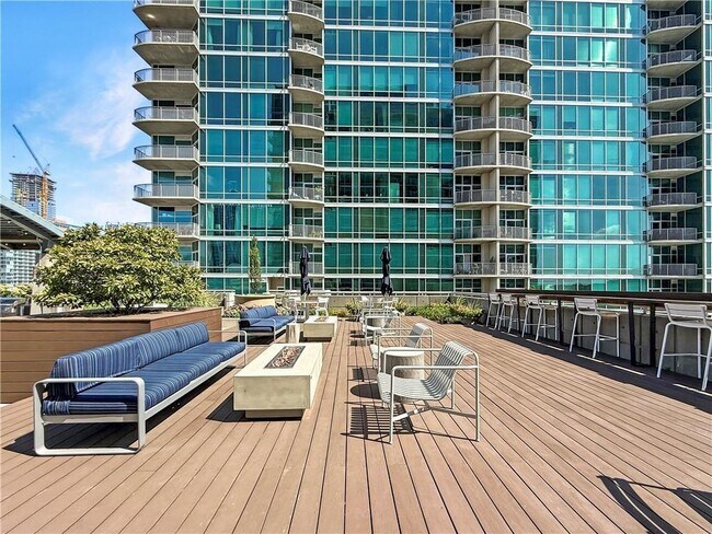 Building Photo - 943 Peachtree St NE