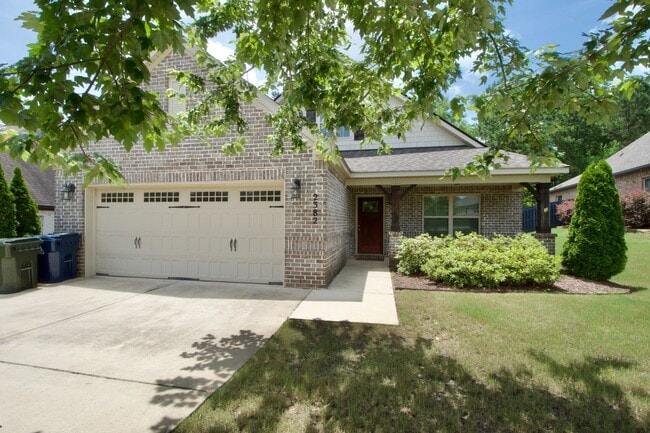 Building Photo - Cotswold S/D! 3Bed/2.5Bath Home with Fence...