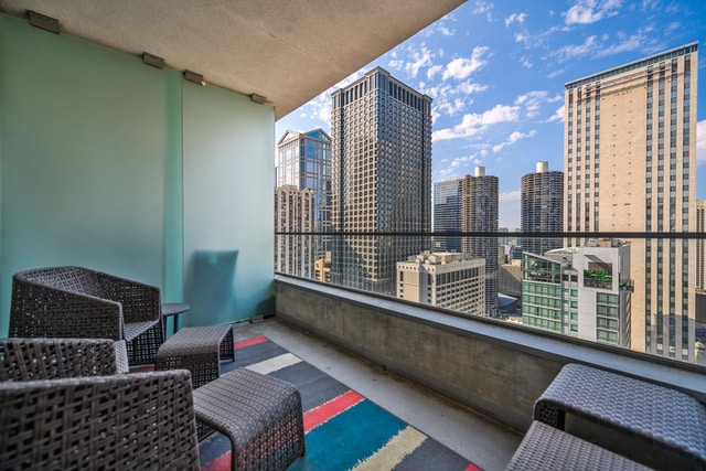 Building Photo - 8 E Randolph St