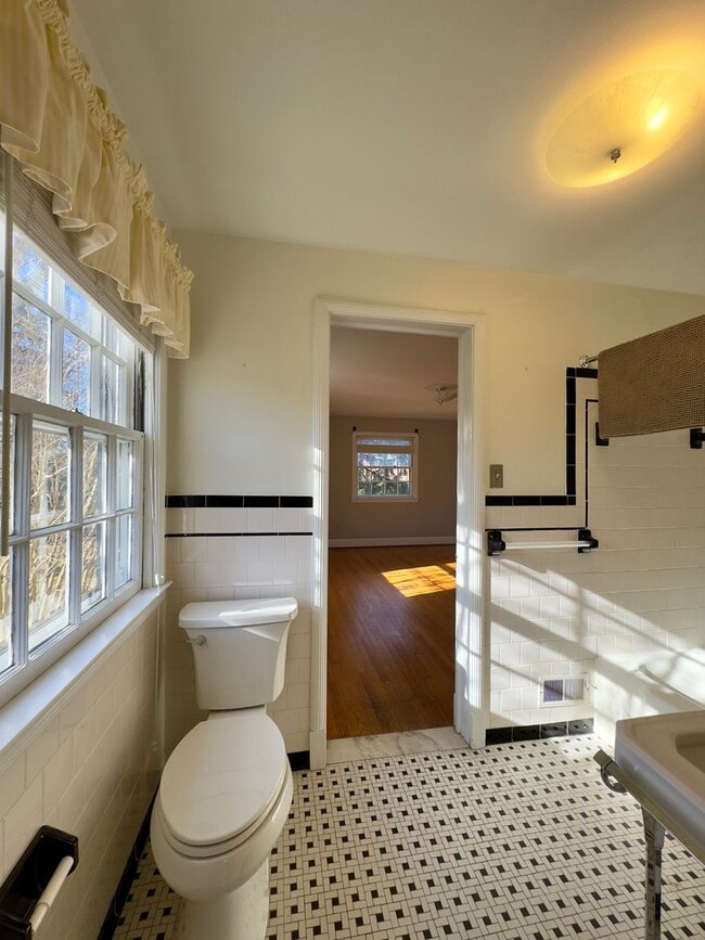 Building Photo - Charming 4 Bedroom/3.5 Bathroom Detached Home in Homeland, MD!