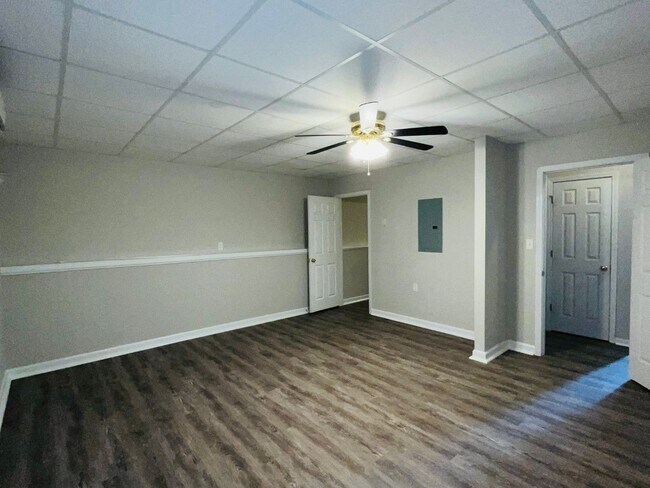 Building Photo - Northgate district! 4 bed/2.5 full bath, newly renovated, large lot, approx 2500 sqft, 2 car gara...