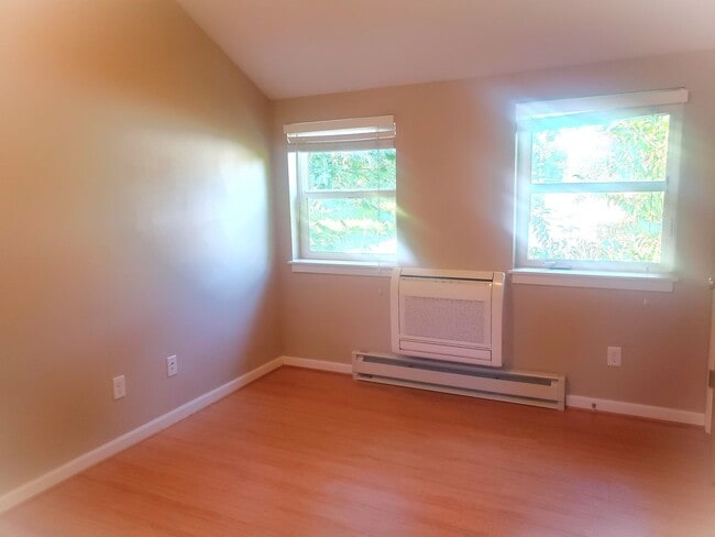 Building Photo - Two Story Modern Home in Heart of SE Portland