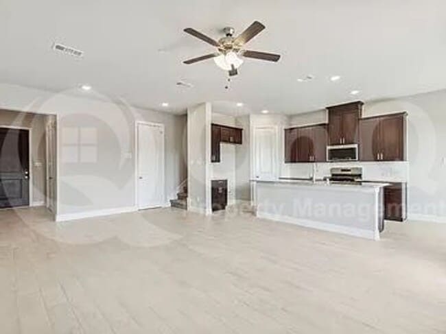 Building Photo - 333 ELK Dr
