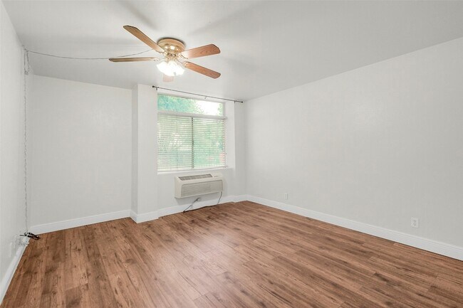 Building Photo - 7520 Hornwood Dr