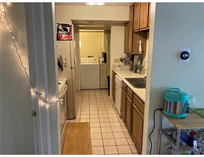 Building Photo - 806 W 24th St