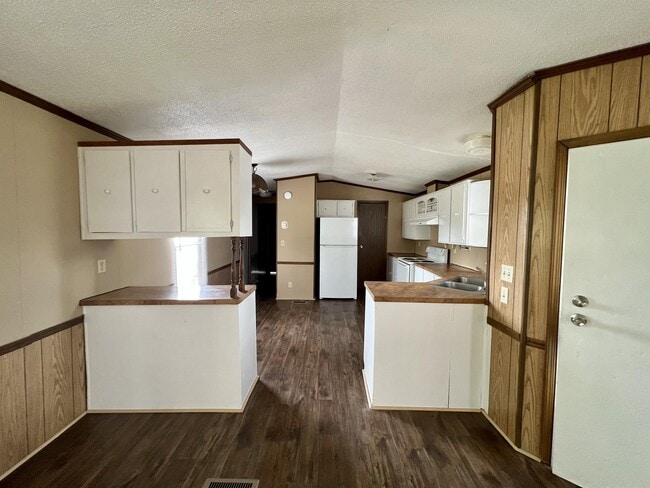 Building Photo - 300 Ricks Rd