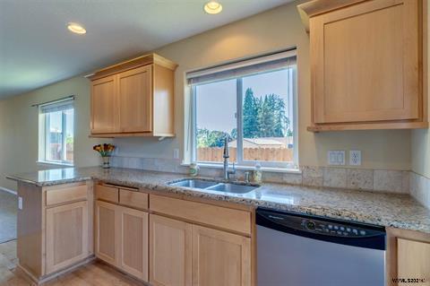 Building Photo - 537 SE Oak Grove Ave