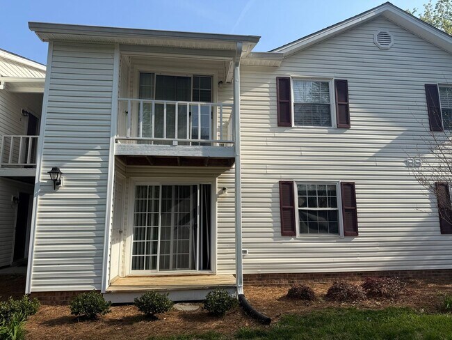 Building Photo - 2 BR in Charlestown Square