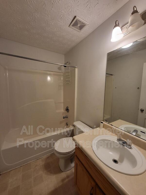 Building Photo - 5543 Pineridge Ct