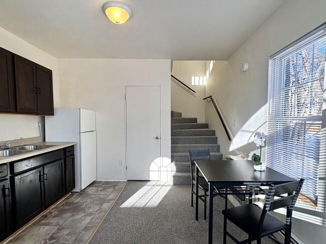 Building Photo - 171 Oak St