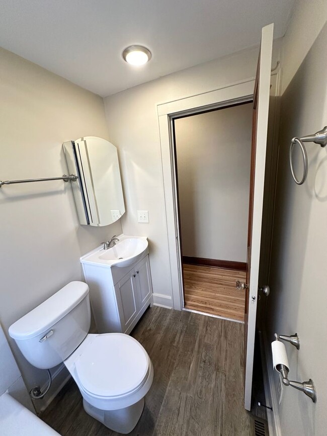 Building Photo - 24 W Tulane Rd