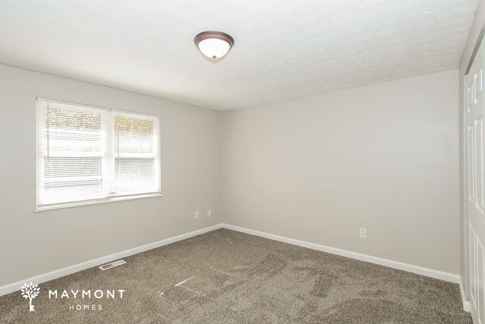 Building Photo - 1711 W Kemper Rd