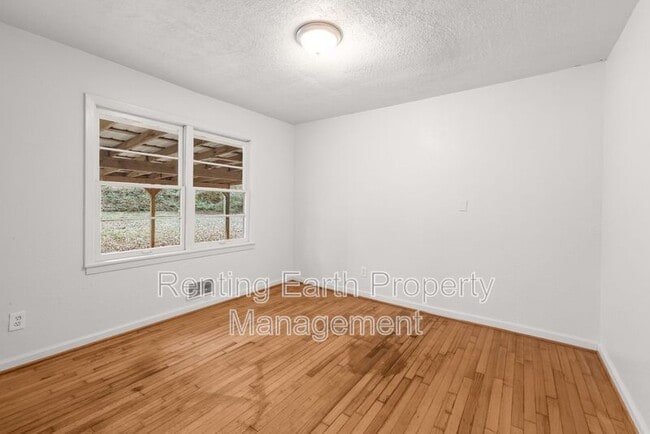 Building Photo - 221 Lawson Rd