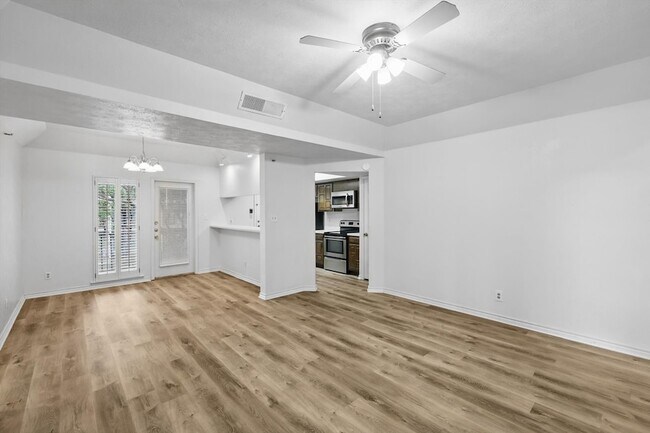 Building Photo - 3105 San Jacinto St