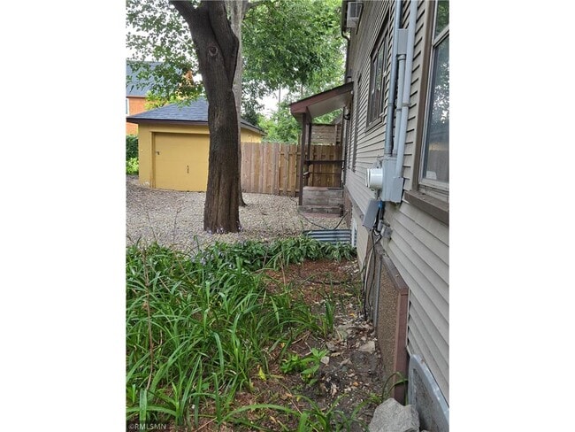 Building Photo - 616 S 19th Ave