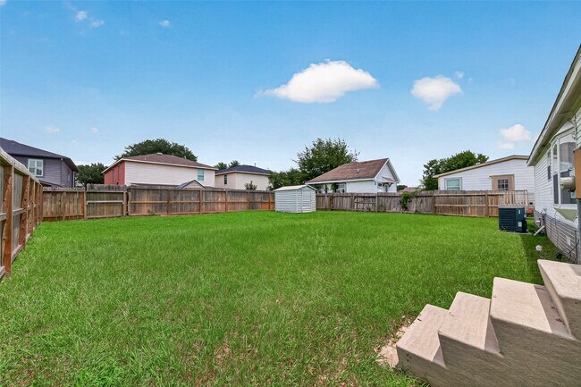 Building Photo - 20306 Mountain Dale Dr