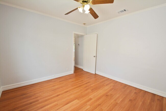 Building Photo - 179 W Spazier Ave