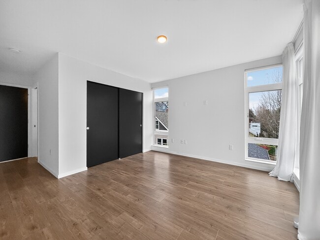 Building Photo - 2013 15th Ave S