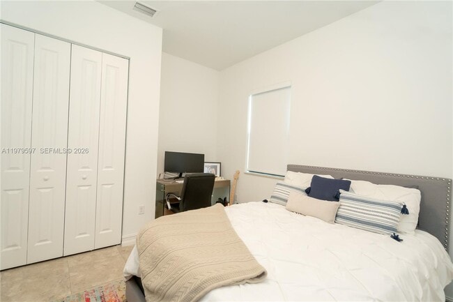 Building Photo - 11826 SW 13th Ct