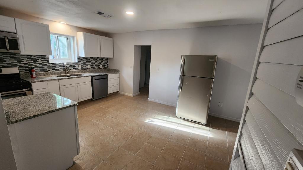 Building Photo - 971 Chalmers Ave