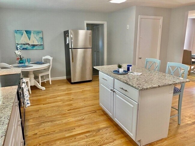 Building Photo - 1164 State Rd