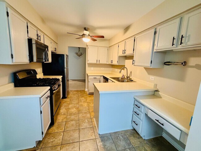 Building Photo - 184 Brook Ln