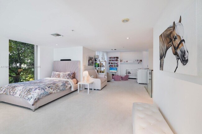 Building Photo - 7928 East Dr