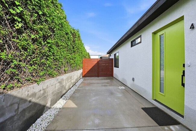 Building Photo - 2735 Broadway-4