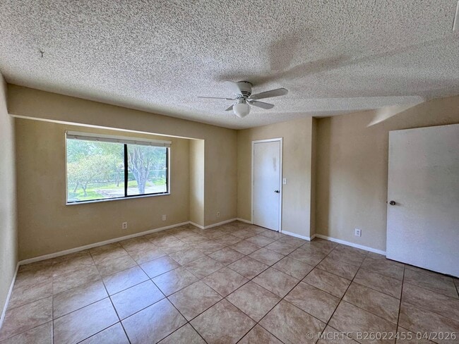 Building Photo - 704 Riverside Dr