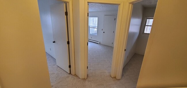 Building Photo - Spacious 3 Bedroom Condo Near Downtown Tra...