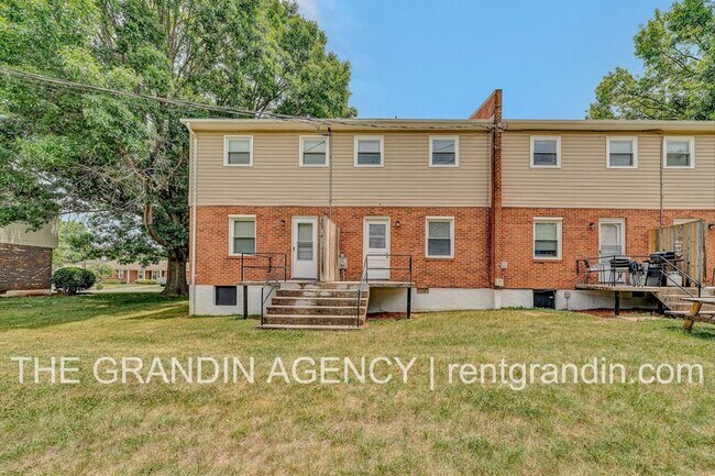 Building Photo - 2163 Mulberry St