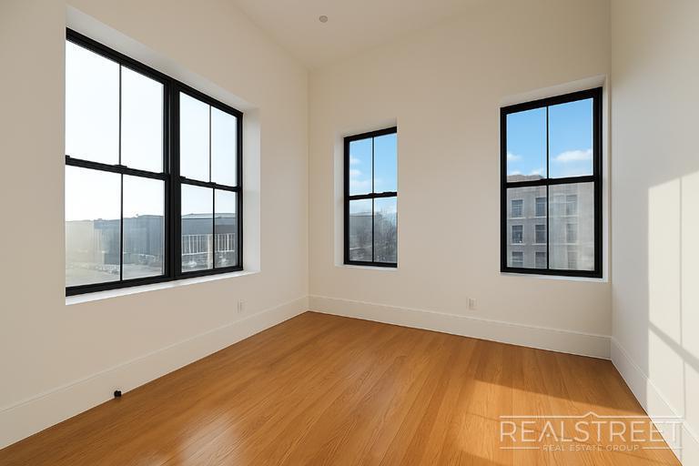 Building Photo - Spacious Renovated 2-Bedroom Apartment with Modern Comforts