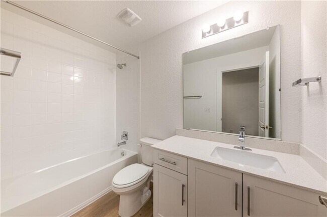 Building Photo - 1040 Winnsboro Lp