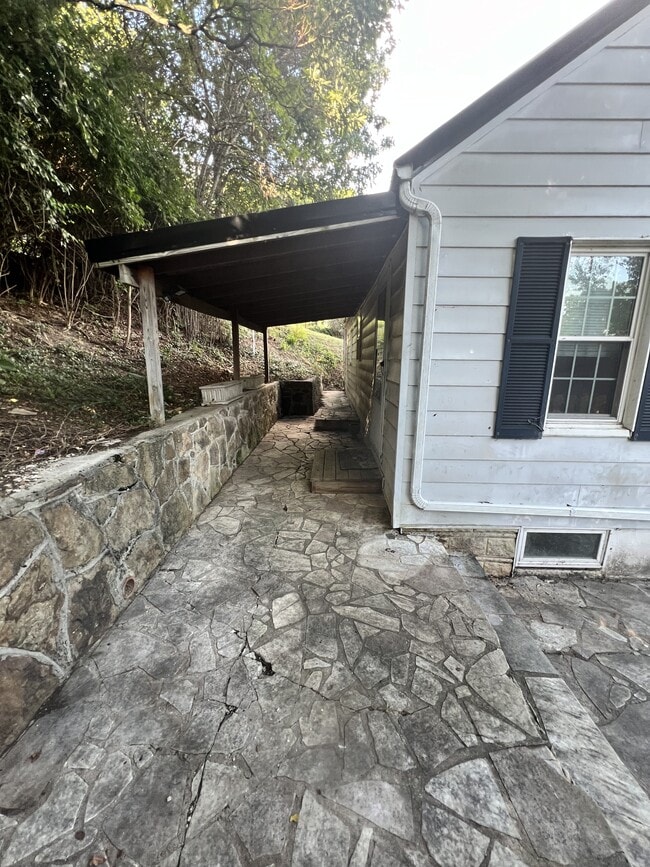 Building Photo - 1219 East Dr