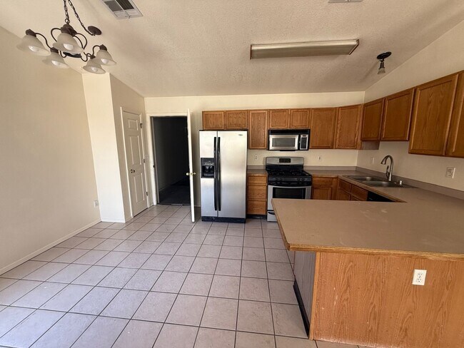 Building Photo - Beautiful home in great Area