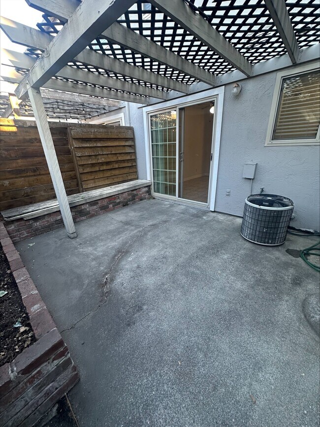 Building Photo - 3540 Northwood Dr.