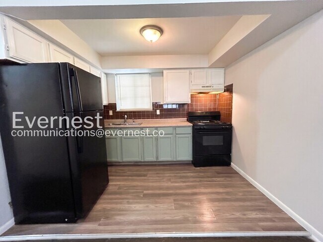 Building Photo - 2 Bed, 1 Bath Home in Saint Louis / Pet-Friendly / Vouchers Accepted / Available Now!