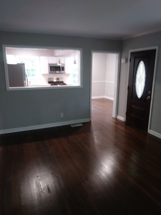 Building Photo - Move In Ready 4 Bedroom 2 Bath Home In Pri...