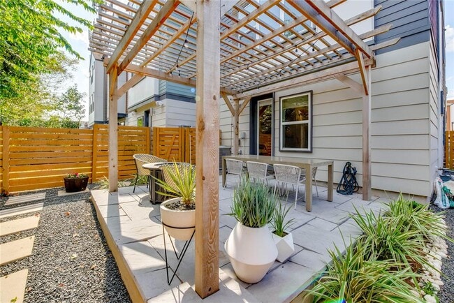 Building Photo - 1405 Hyde St