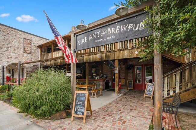 Building Photo - 628 Foster St