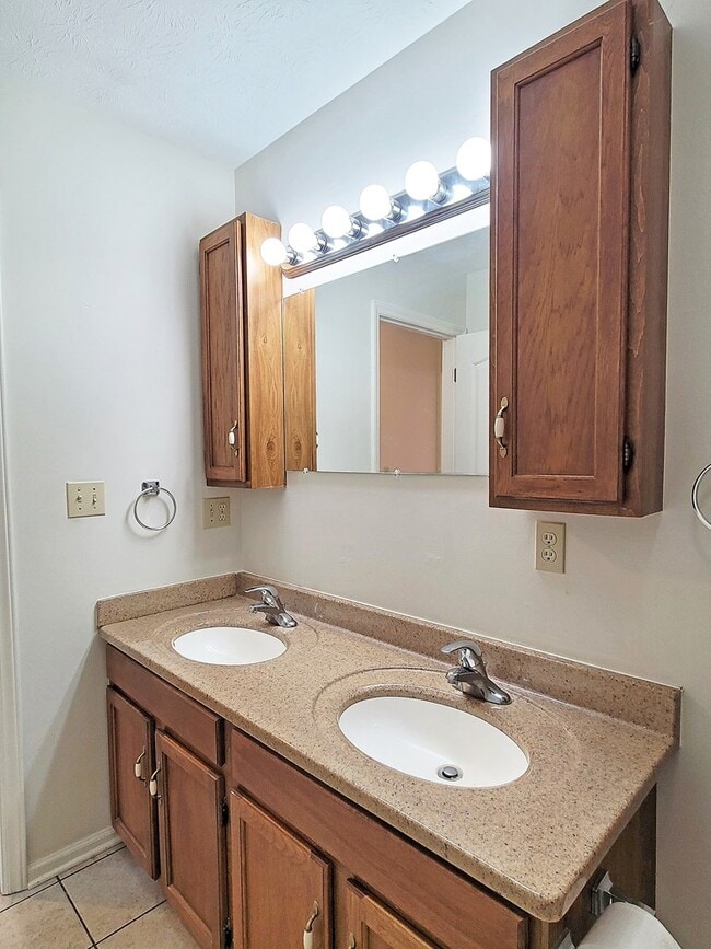Building Photo - 330 Jones Ln